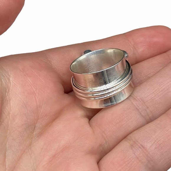 NEW Elegant Silver Stacking Rings Set - Picture 10 of 10